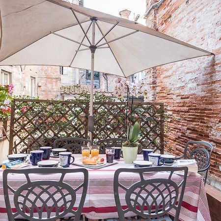 La Delizia Central Apartment Лука Екстериор снимка